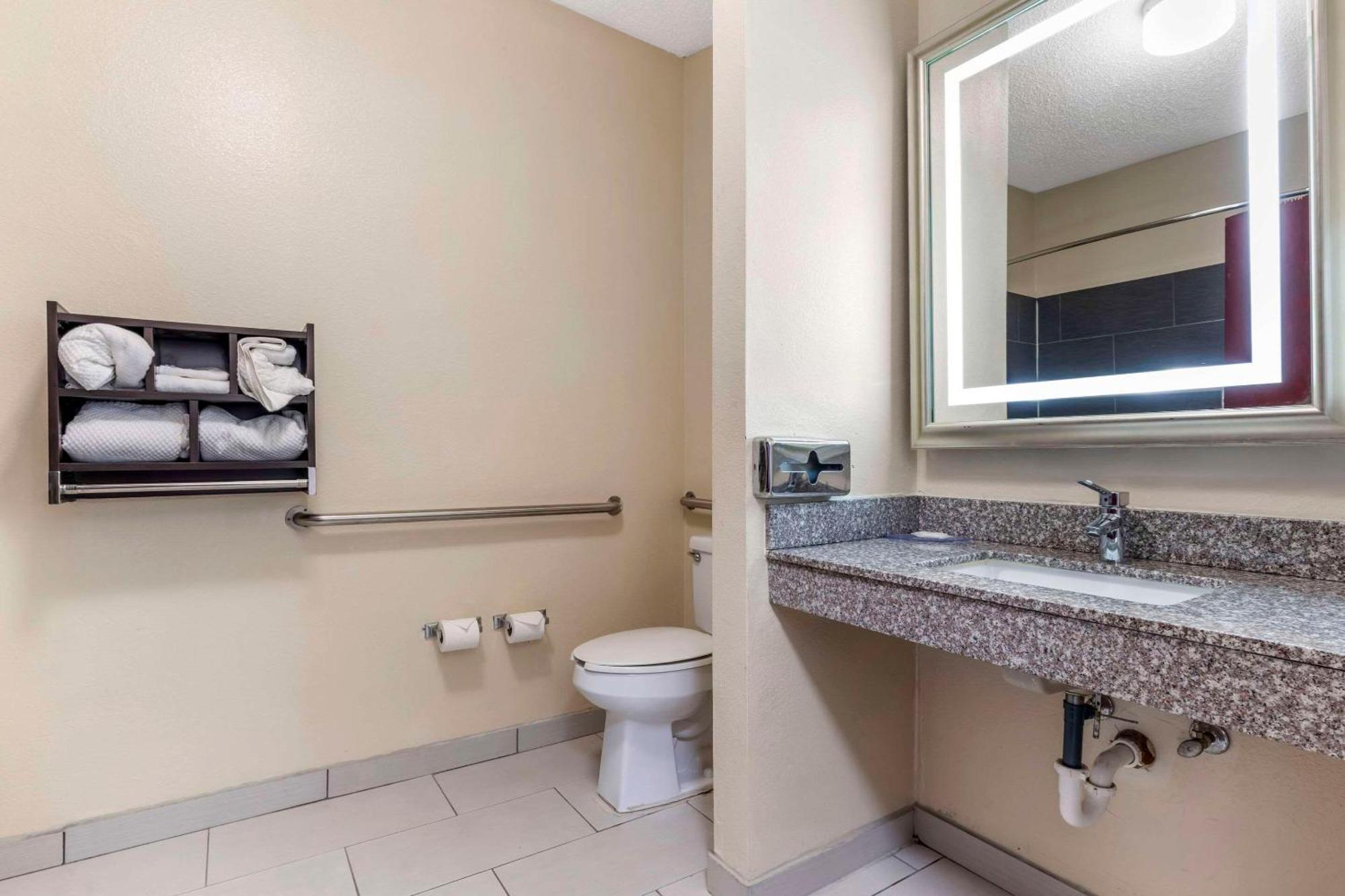 Quality Inn & Suites Wichita Falls I-44 Εξωτερικό φωτογραφία